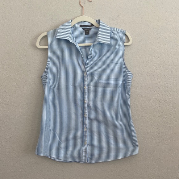 Eddie Bauer Tops - Wrinkle free preppy top